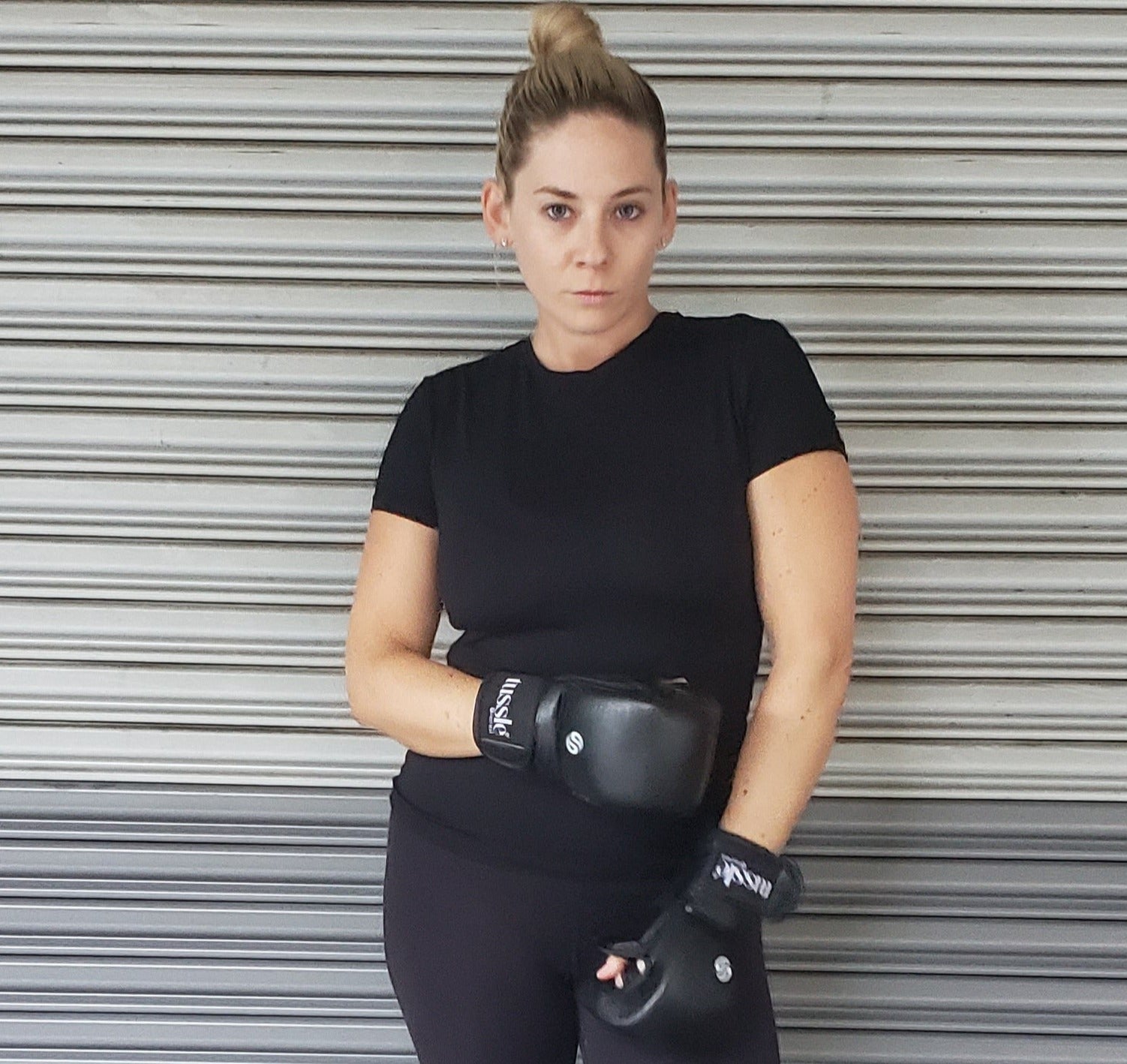 Ladies Boxer Wearing Trendy Tussle Hybrid Gloves